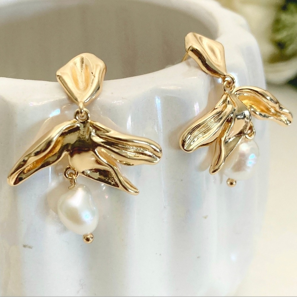 Gold Pearl statement dangle earrings floral chunky boho sculptural 💖2/$30 - Picture 5 of 9